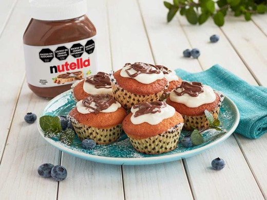 Cupcakes with frosting and Nutella® 