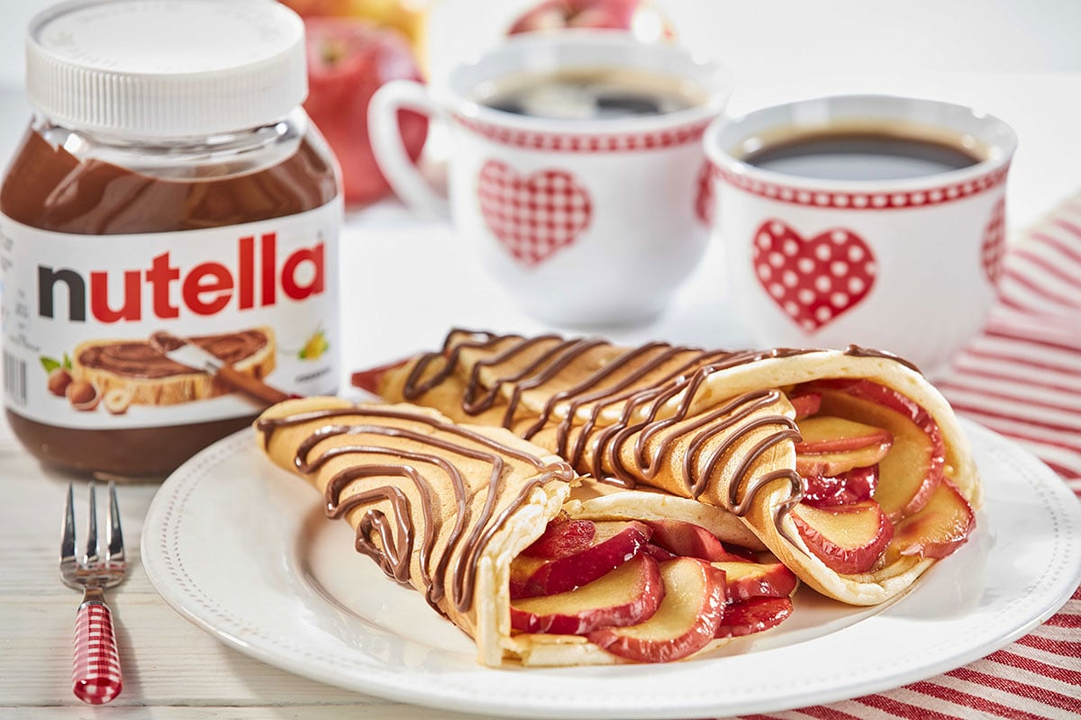 Nutella<sup>®</sup> Sponge Cake Crepes with Apples