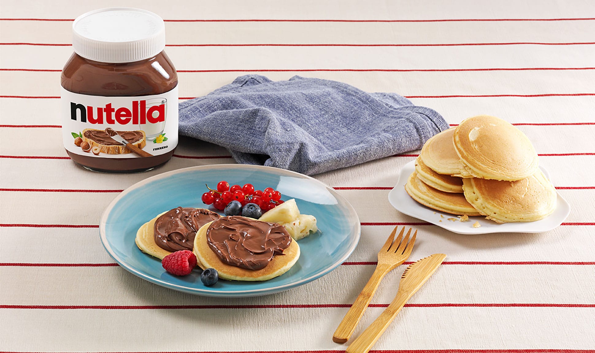 Mini panquecas com Nutella® e frutas