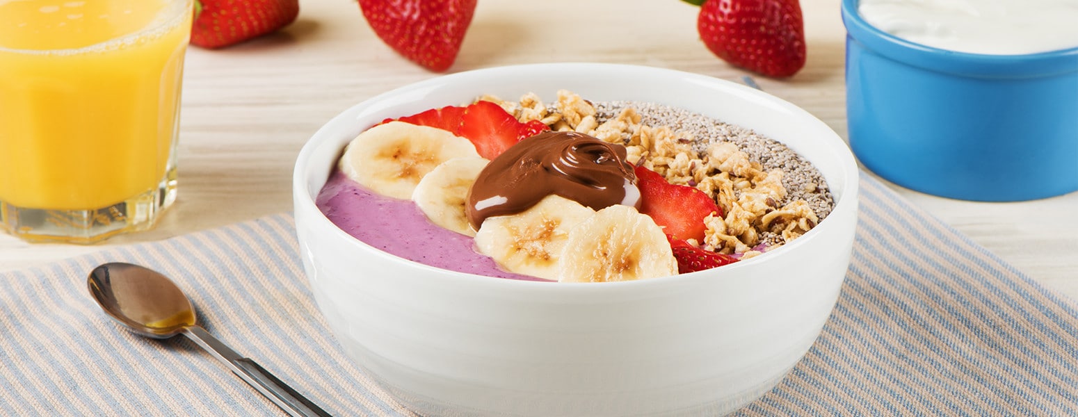 Berry Smoothie Bowl with Granola and Nutella<sup>®</sup>