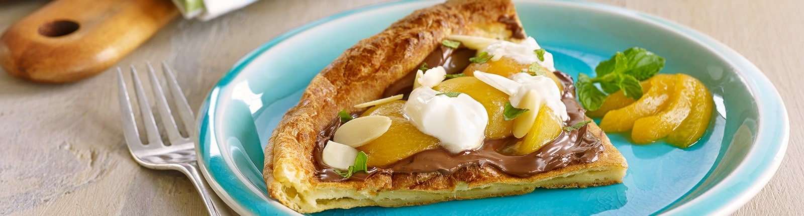 German pancake with apricot and Nutella<sup>®</sup>