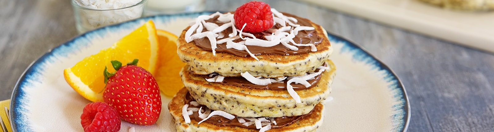 Oatcake towers with lemon, poppy seed and Nutella<sup>®</sup>