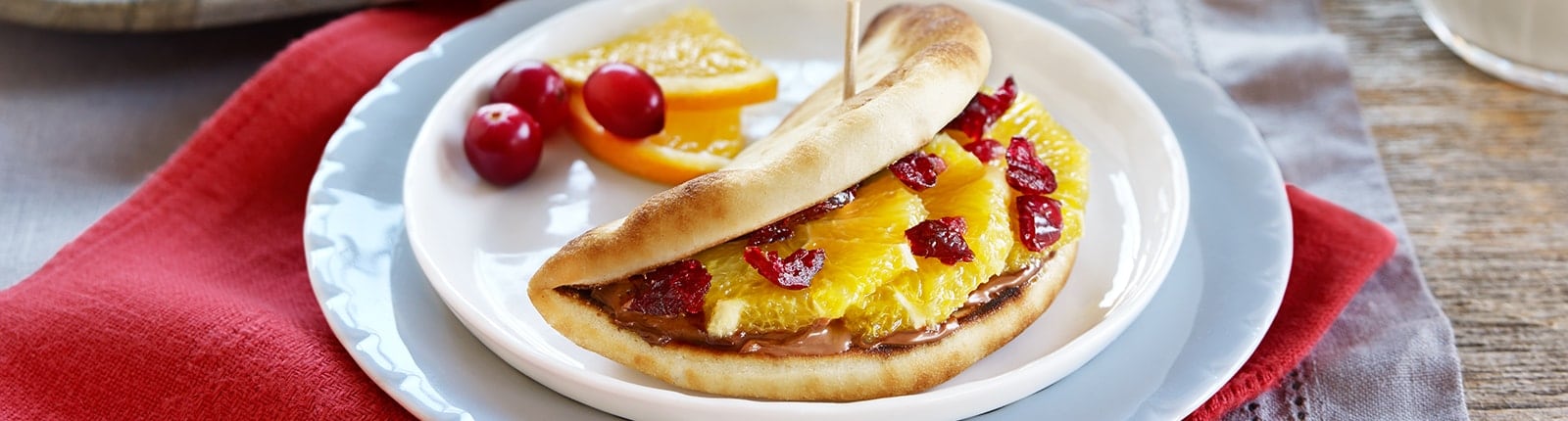 Naan tacos with orange, cranberries and Nutella<sup>®</sup>