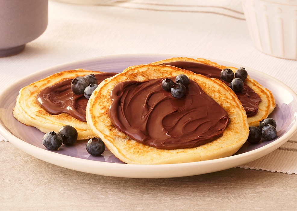 Pancakes aux bleuets avec du Nutella®