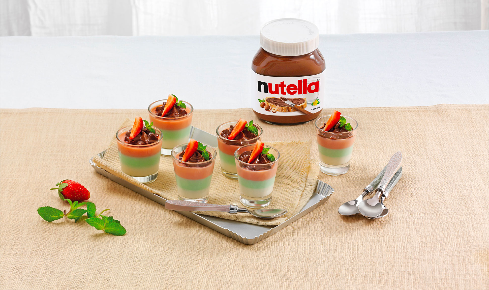 Trojfarebná panna cotta s nátierkou Nutella®