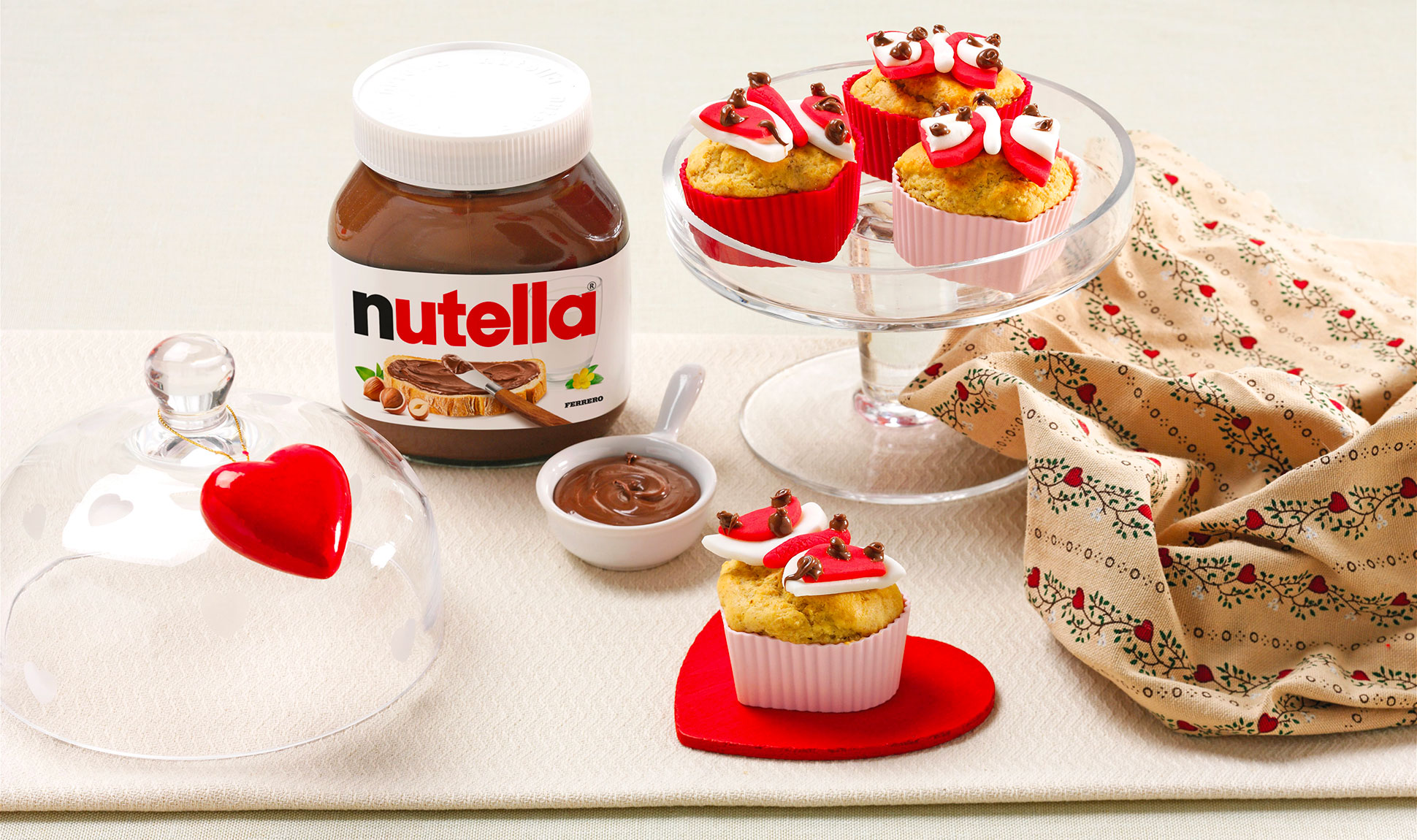 Valentýnské muffiny s pomazánkou Nutella® a vlašskými ořechy