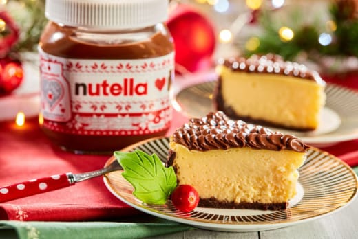 Dva talířky s cheesecakem na čokoládovém korpusu | Nutella®