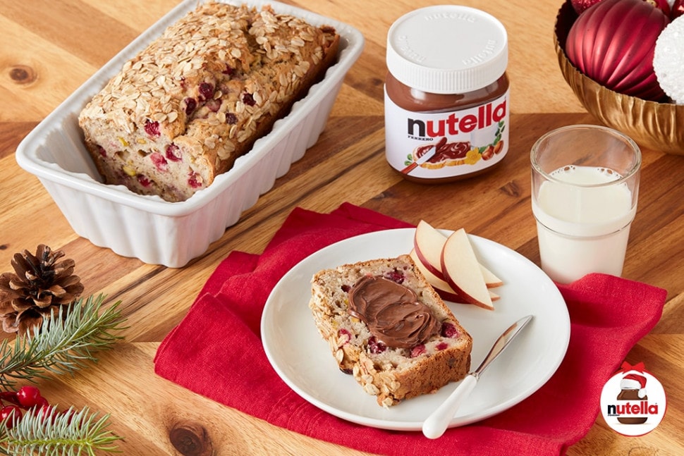 Banánový chlebíček s brusinkami a oříšky s lískooříškovou pomazánkou Nutella®