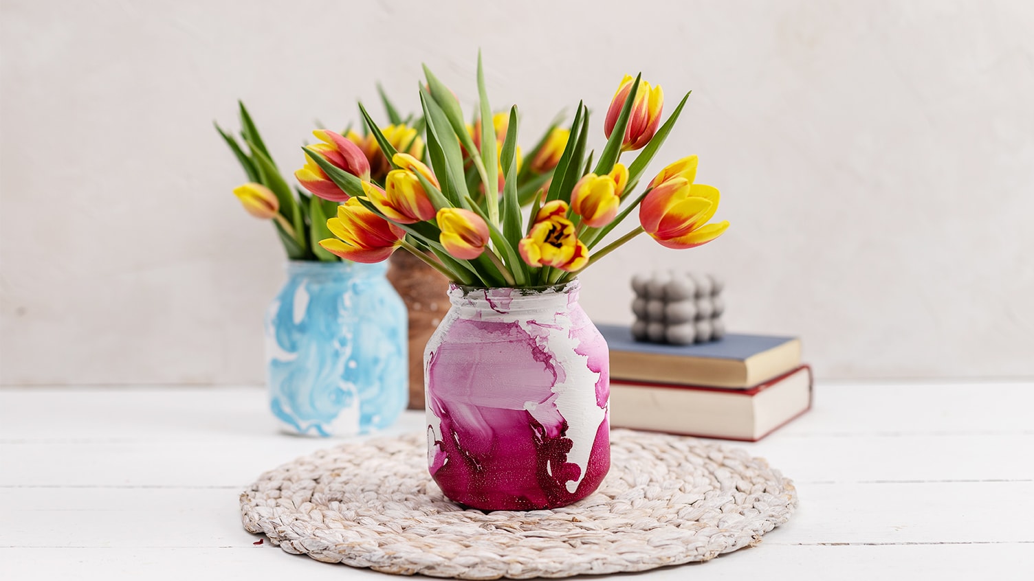 nutella® Glas als marmorierte Blumenvase
