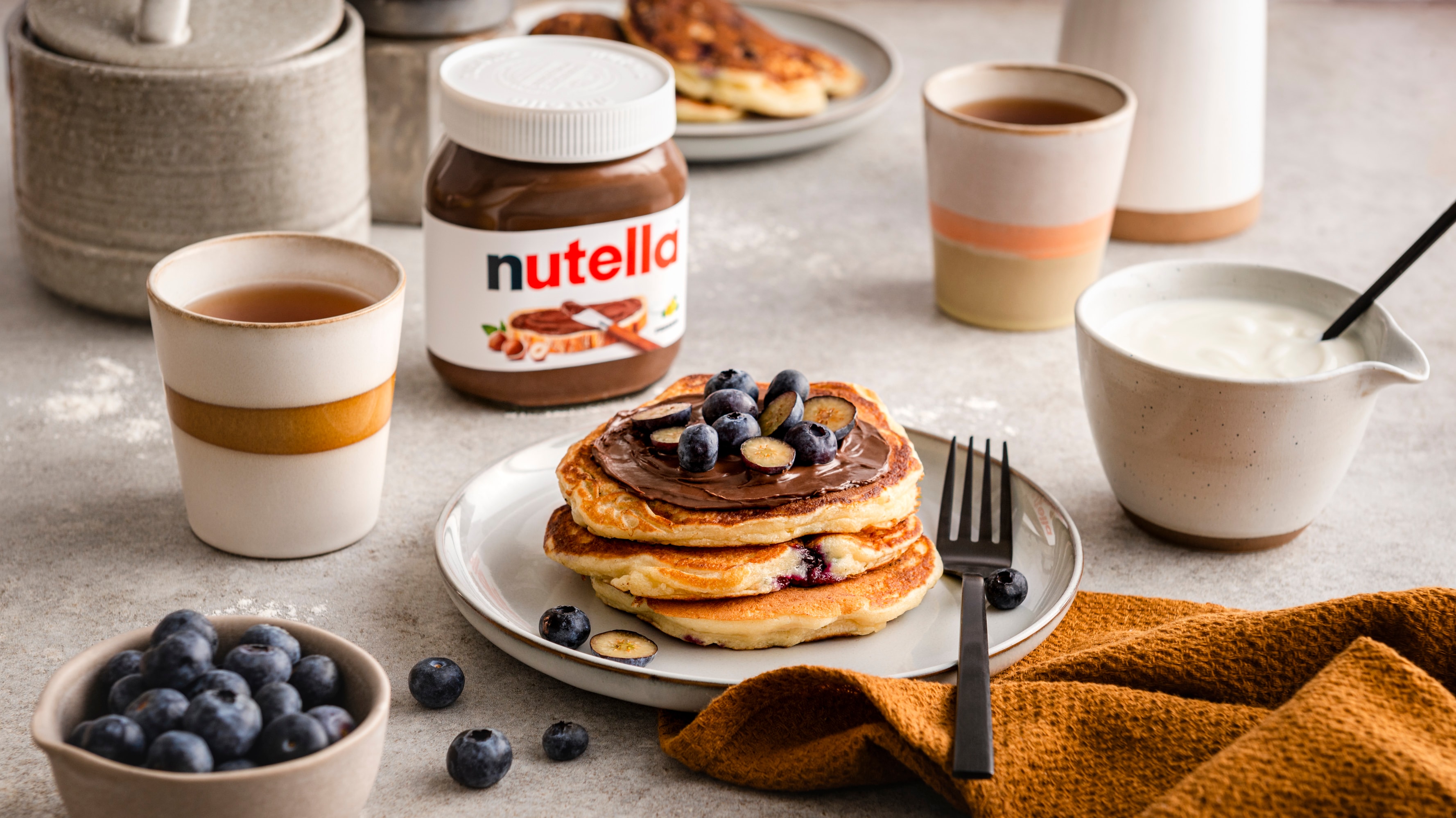 nutella® Rezepte - Joghurt und Beeren Pancakes mit nutella®