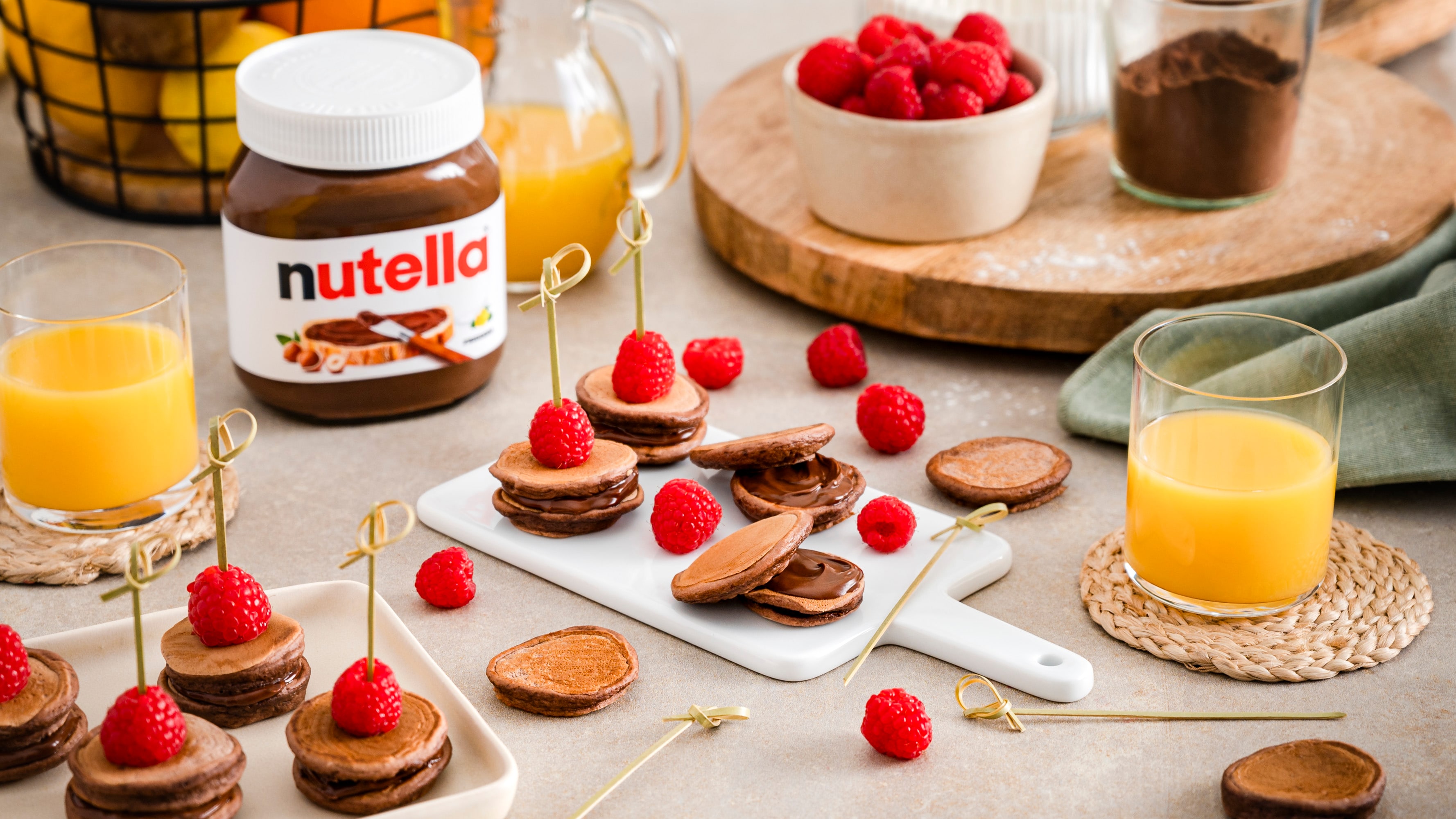 Mini Schokoladen-Pancakes mit nutella® und Himbeeren 