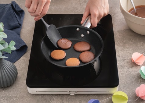 Mini Schokolade-Pancakes mit nutella® und Himbeeren - Schritt2
