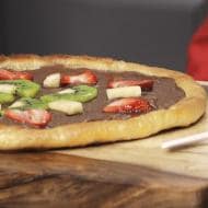 Fruit breakfast pizza with Nutella®