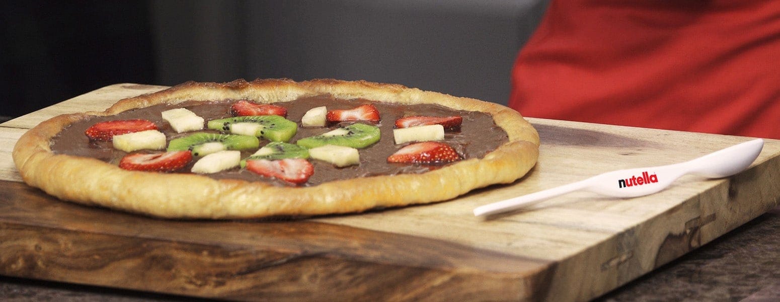Desayuno de pizza con Nutella® y fruta