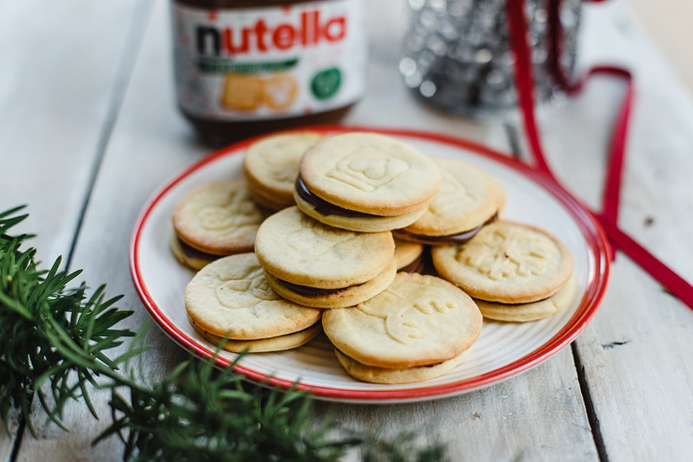Butter biscuits stuffed with Nutella