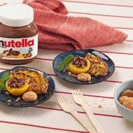 Buah Persik dengan NUTELLA® dan Amaretti