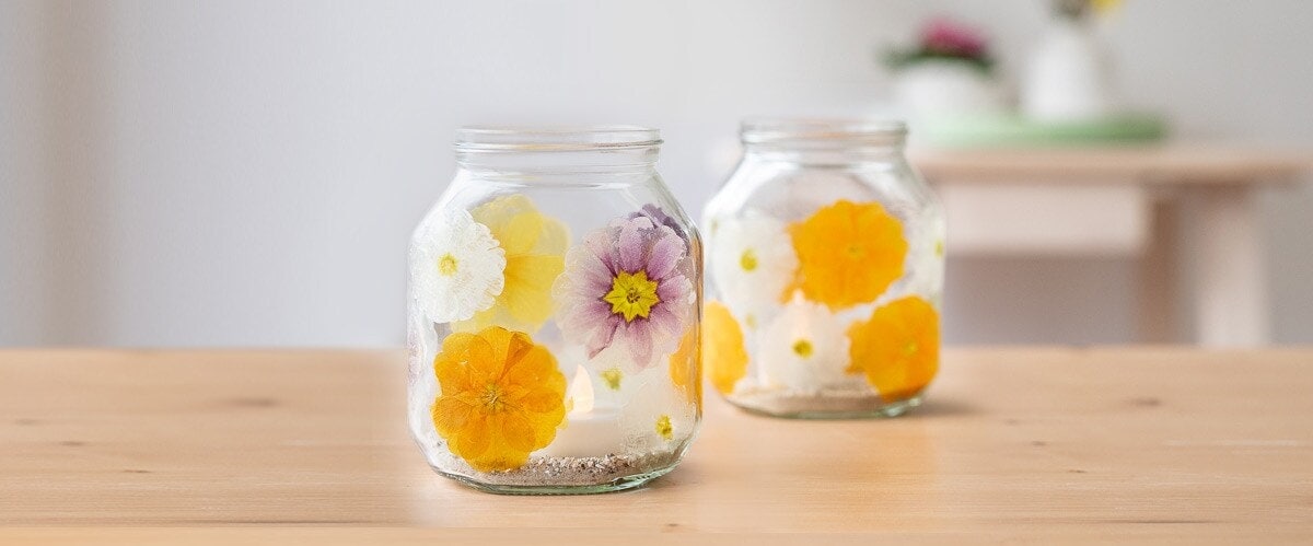 Flower power candles made with Nutella® jars
