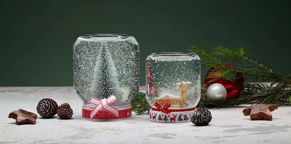 Create a snow globe with a Nutella® jar
