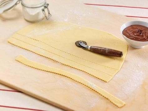 Cartellate biscuits with NUTELLA® - STEP 2