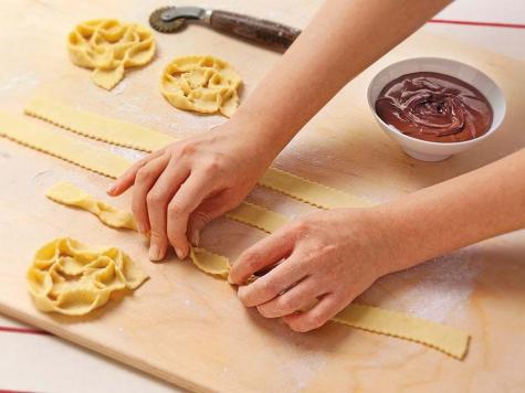 Cartellate biscuits with NUTELLA® - STEP 3