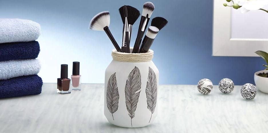 3 steps to create a makeup jar for your brushes with an empty Nutella® jar