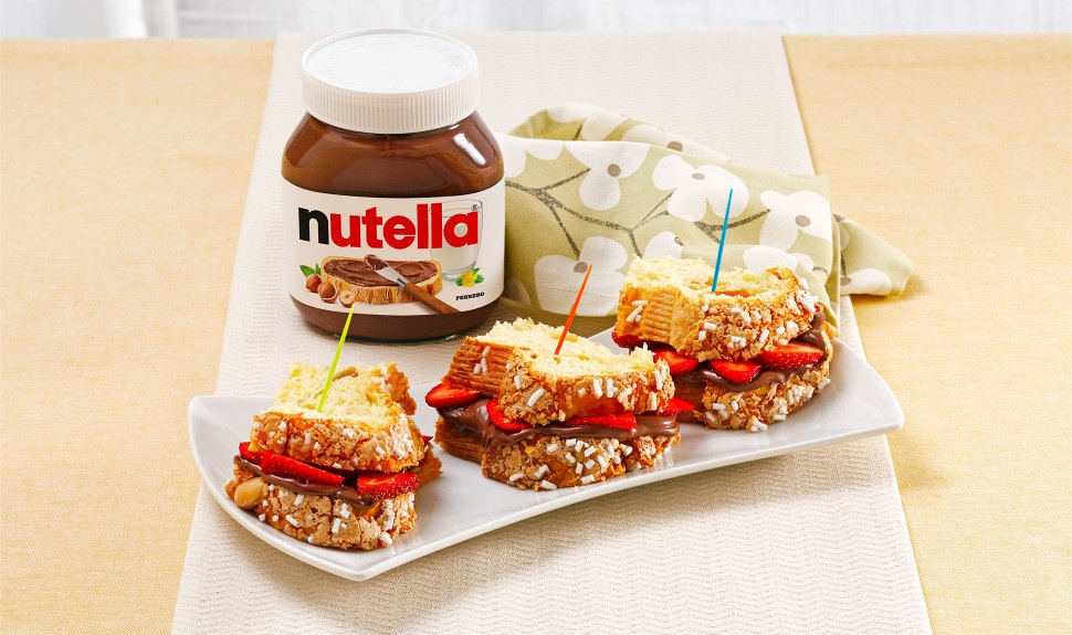 Easter Colomba cake with Nutella® and strawberries