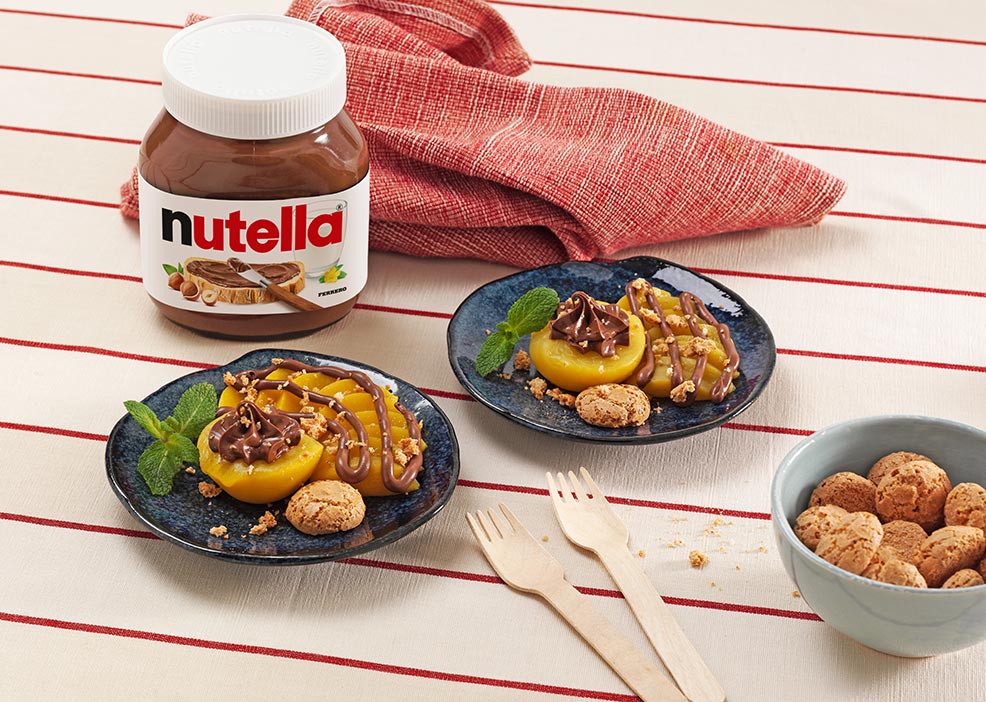 Brzoskwinie z kremem Nutella® i ciasteczkami Amaretti