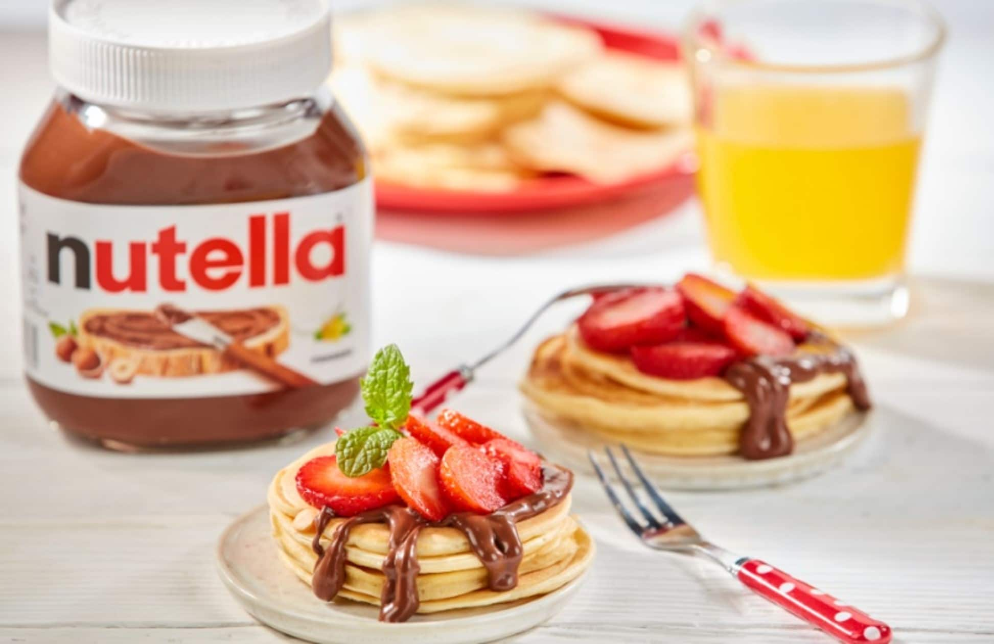 Jogurtowe pancakes z truskawkami i kremem Nutella<sup>®</sup>