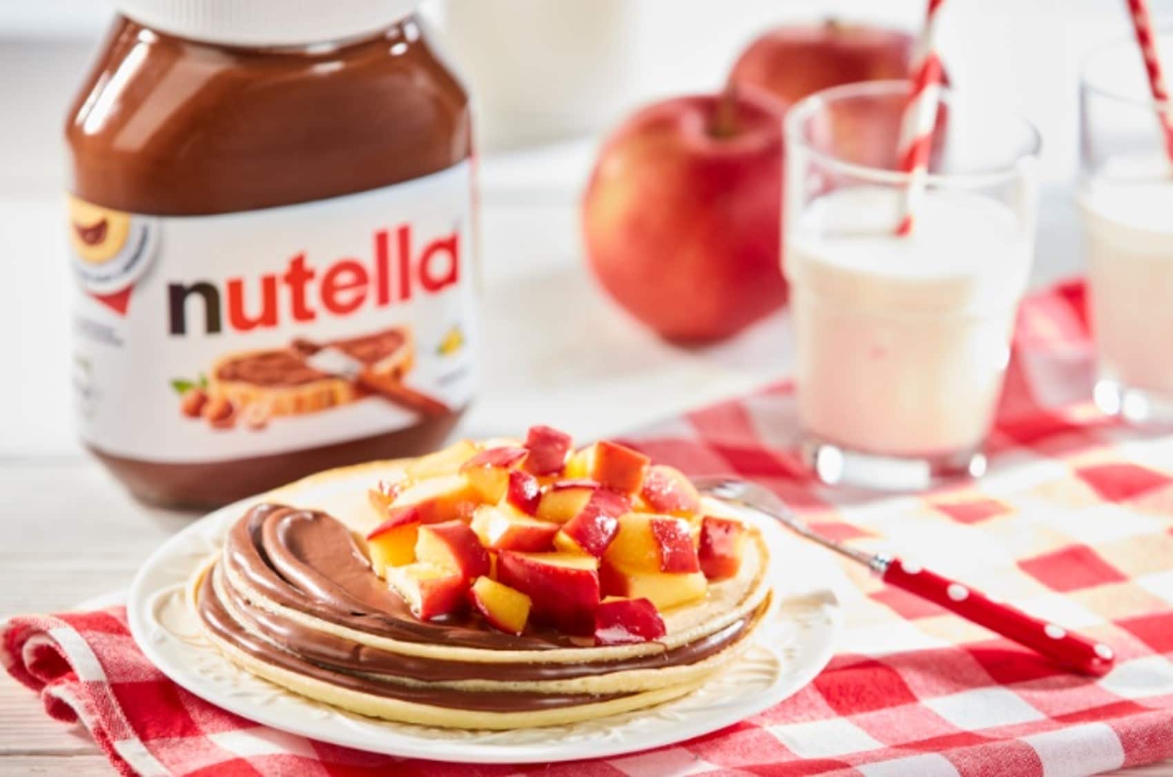 Pancakes z jabłkami i kremem Nutella<sup>®</sup>