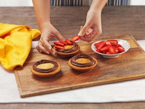 Mini tarts with NUTELLA® and strawberries - STEP 3