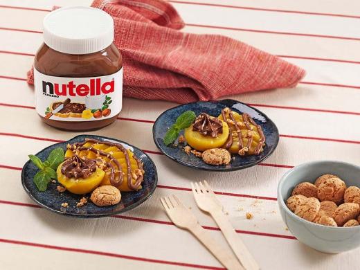 Peaches with Nutella and amaretti | Nutella