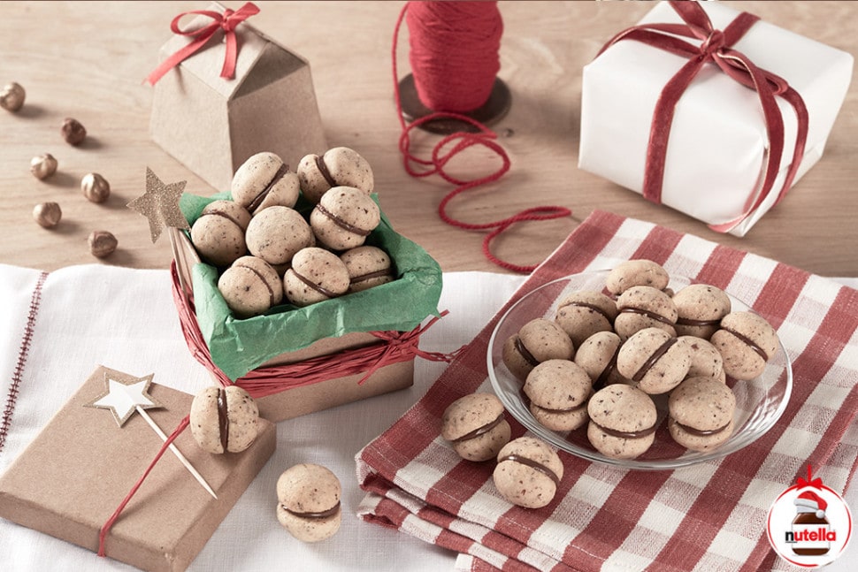 Hazelnut cookies with Nutella hazelnut spread