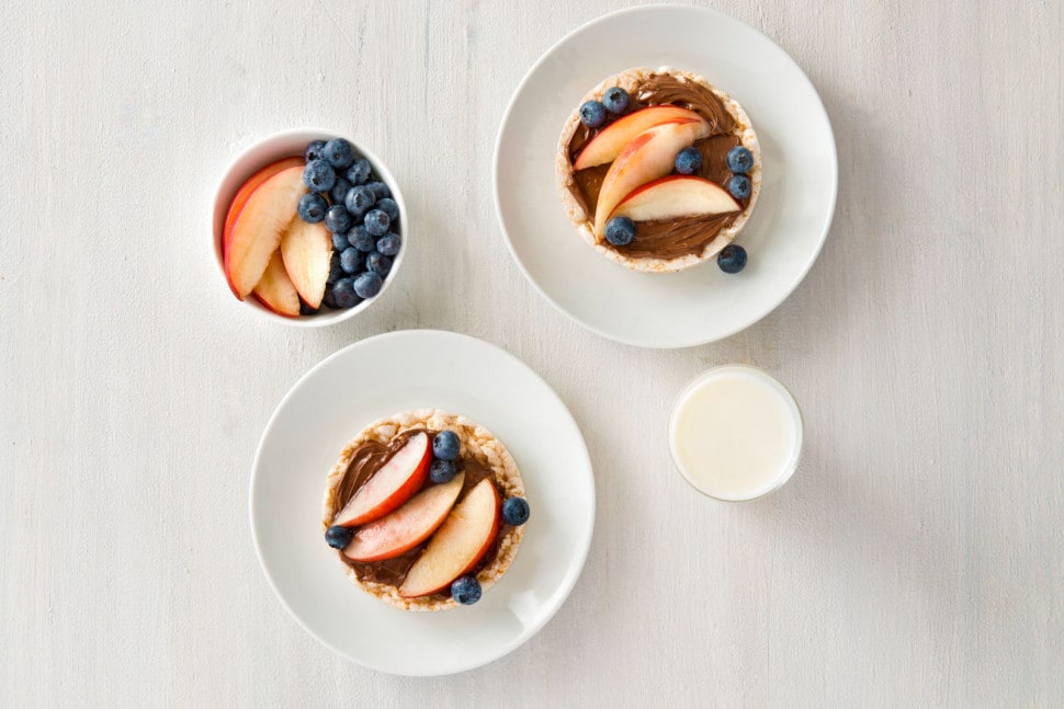 Rice Cakes with NUTELLA hazelnut spread and Fruit